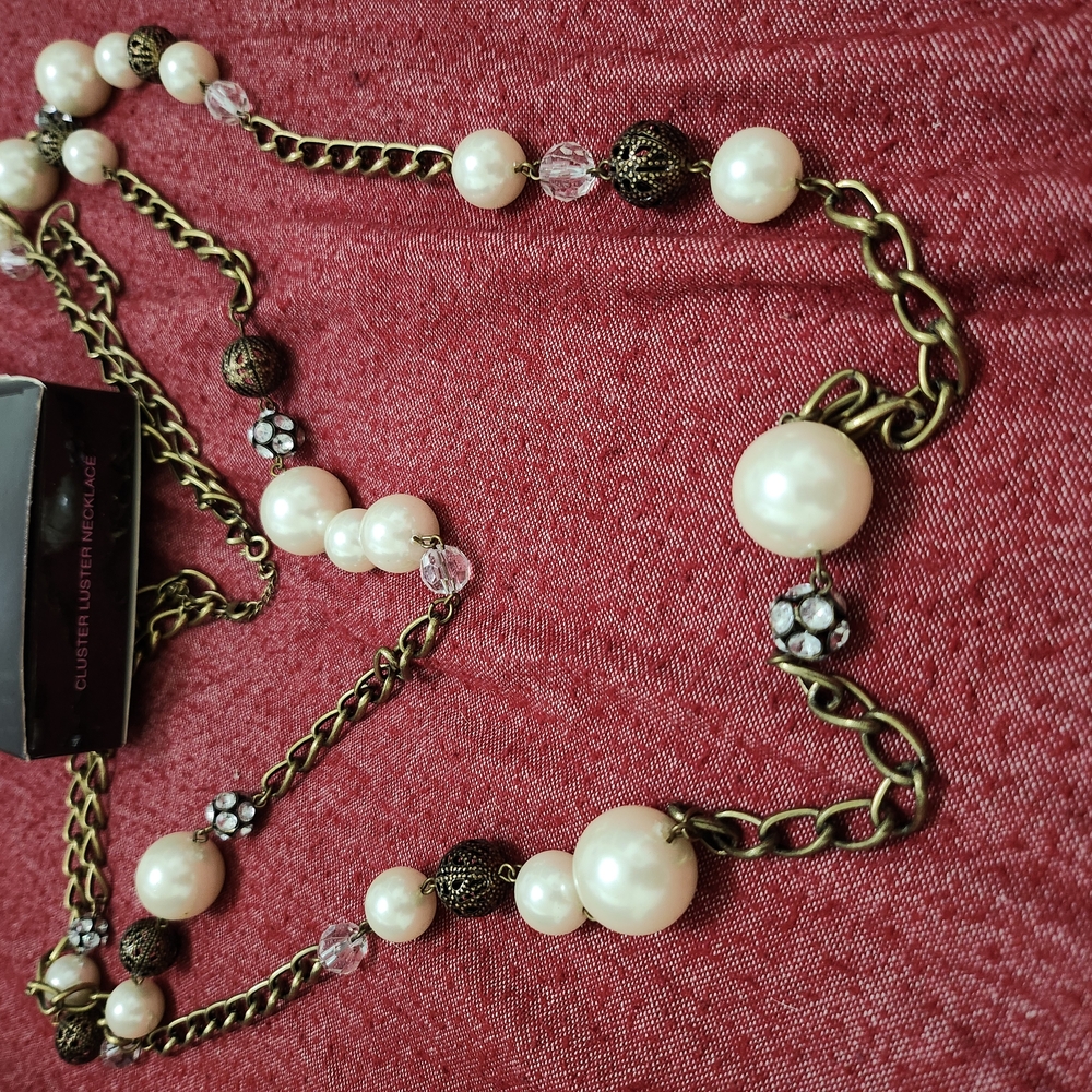 mark. Gold and White Pearl Necklace